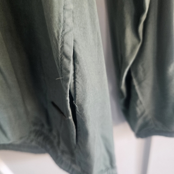 Calvin Klein Jeans with Pockets Drawstring waist Olive top size L - Picture 4 of 7